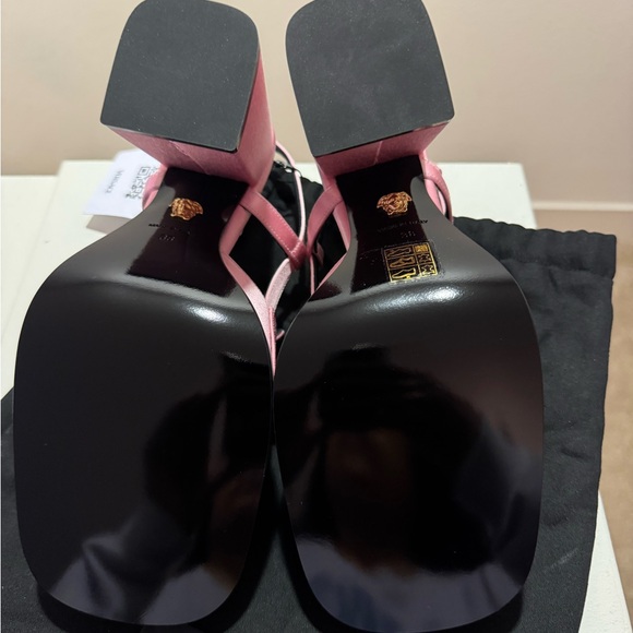 Versace Pink Heels with Glossy Finish and Buckle Strap - Picture 4 of 10